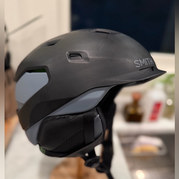 matte black smith mips helmet mens medium Optics Mainline Helmets 716736216867 The double regulator of the climate control allows you to regulate the amount of air supply yourself and thus to precisely determine the temperature inside the helmet Smith Session Helmet MIPS ,